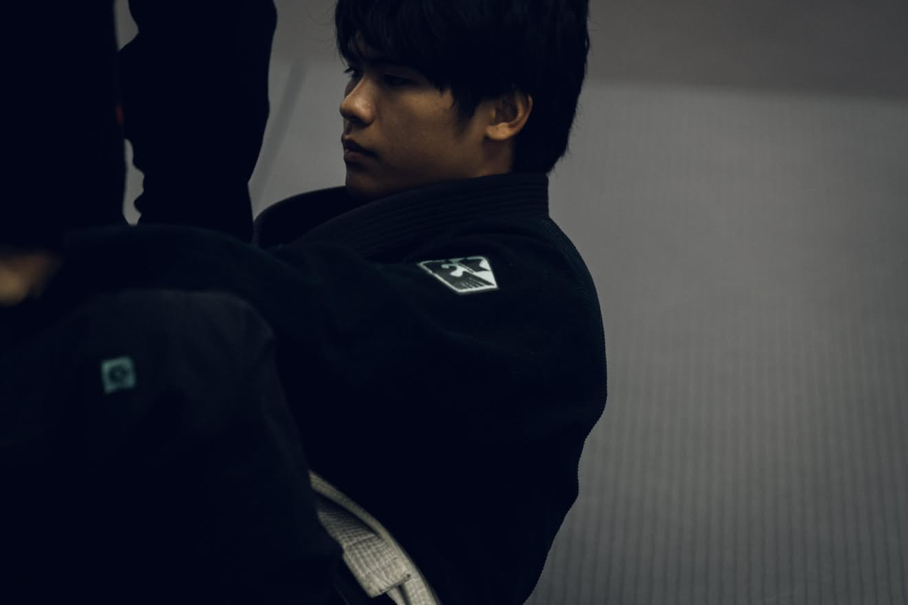 Alexander Mariano working from guard during training