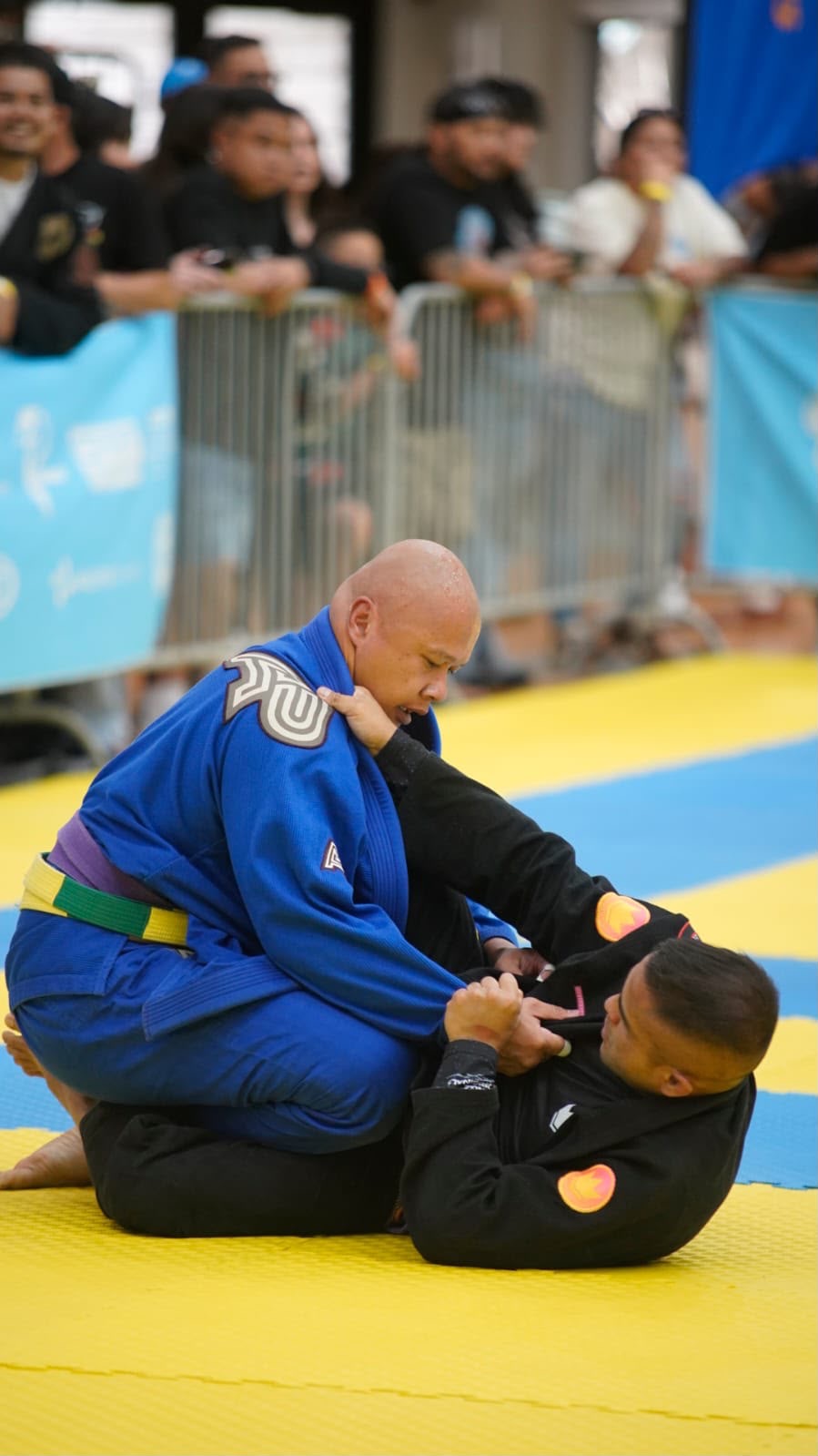 Richard Pilarca passing guard during a match
