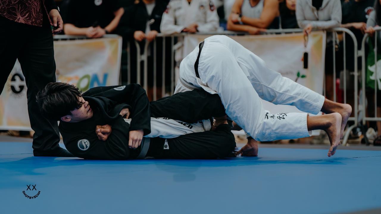 Ezra Okada in a tournament match