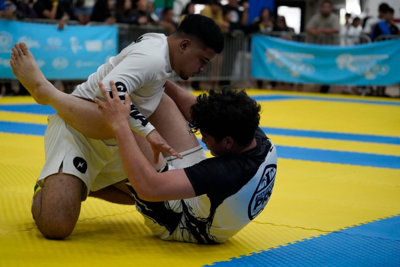 Treyton Marar competing in a No-Gi match