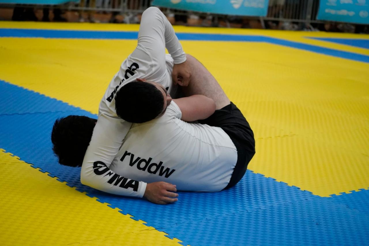 Treyton Marar in a No-Gi match at a tournament